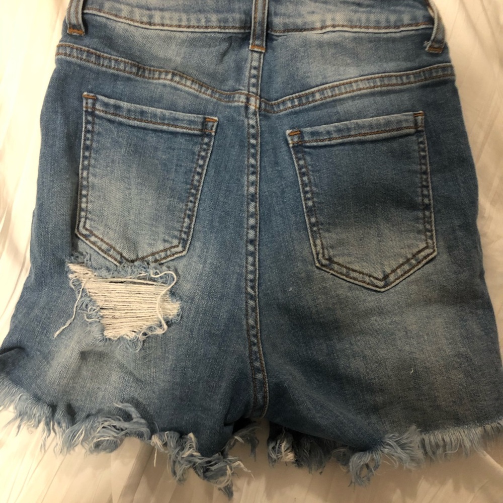 Ripped shorts super stretchy